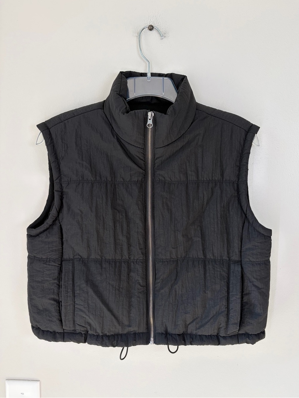 Thread & Supply Black Zip Up Cropped Puffer Vest Lightweight Layering Piece